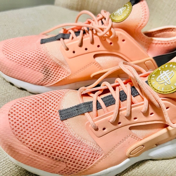 Nike Air Huarache Run Ultra Bleached Coral Metallic Gold - Picture 1 of 7